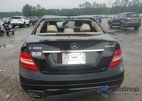 2013 Mercedes-Benz C 300 4Matic из США, поврежденный, VIN WDDGF8AB1DG084702